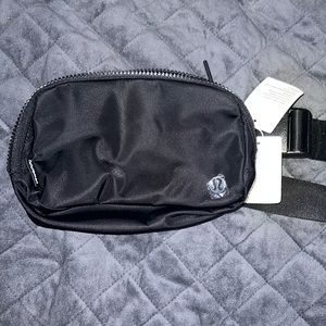Black Lululemon Everywhere Belt Bag 1L 🖤✨